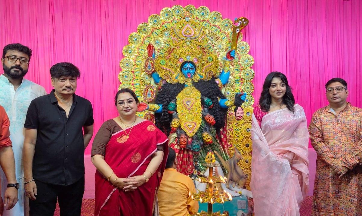 সল্টলেক ই ই ব্লক ইউথ গ্রুপ এবার শুরু করল প্রথম কালীপুজো… সল্টলেক ই ই ব্লক ইউথ গ্রুপ এবার শুরু করল প্রথম কালীপুজো…