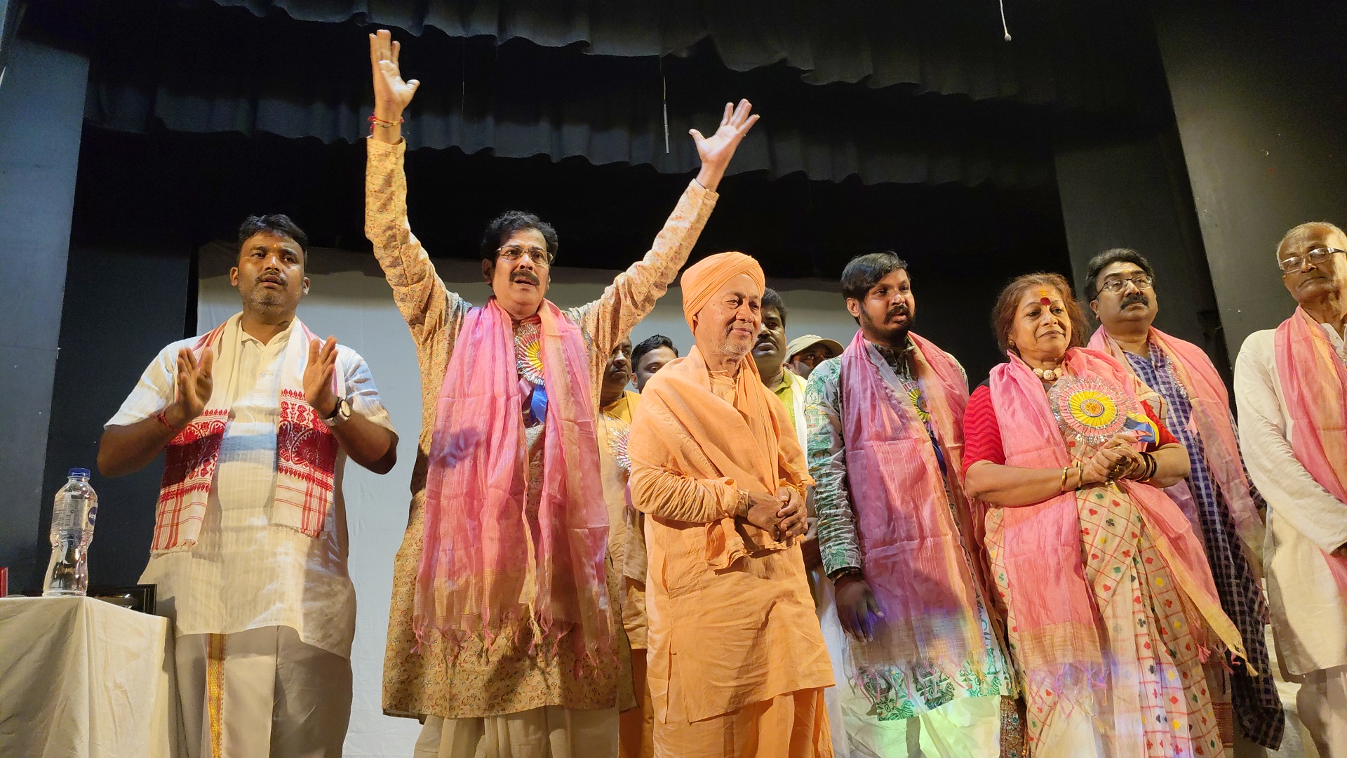 গ্রামীণ সেবাকেন্দ্র মন্মথপুর প্রণব মন্দির এক অভিনব সাত্বিক ভাবনায় সাংস্কৃতিক মঞ্চ “প্রণবাঞ্জলি অ্যাপ” এবং ইউটিউব চ্যানেল “যুগের প্রণববাণী” স্থাপনে প্রয়াসী হয়েছে। গ্রামীণ সেবাকেন্দ্র মন্মথপুর প্রণব মন্দির এক অভিনব সাত্বিক ভাবনায় সাংস্কৃতিক মঞ্চ “প্রণবাঞ্জলি অ্যাপ” এবং ইউটিউব চ্যানেল “যুগের প্রণববাণী” স্থাপনে প্রয়াসী হয়েছে।