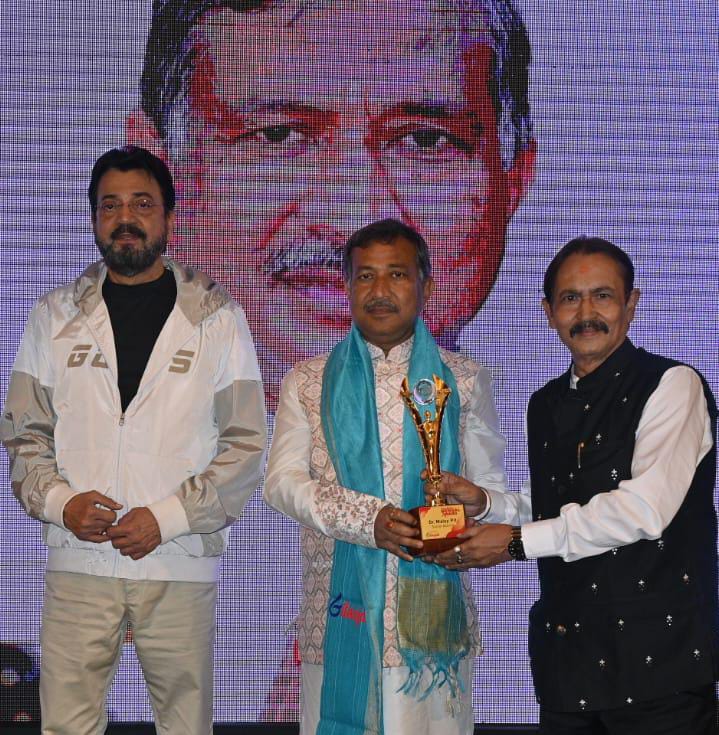 “বেস্ট অফ বেঙ্গল” ও স্বাস্থ্য বন্ধু সম্মান পেলেন তারকারা… “বেস্ট অফ বেঙ্গল” ও স্বাস্থ্য বন্ধু সম্মান পেলেন তারকারা…