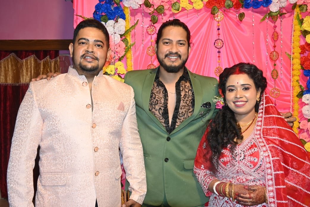 বেহালায় পারিবারিক অনুষ্ঠানে মডেল রোহন ব্যানার্জি।