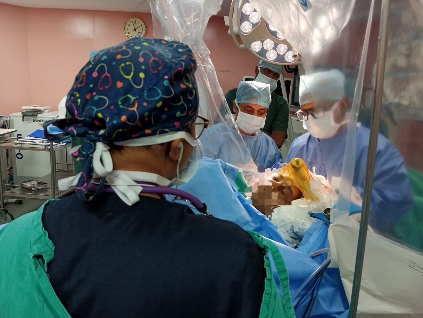 স্পিচ ল্যাঙ্গুয়েজ প্যাথোলজিস্টের উপস্থিতিতে জেগে থাকা অবস্থায় ব্রেন সার্জারি,এক বিরল দৃষ্টান্ত কলকাতায়।