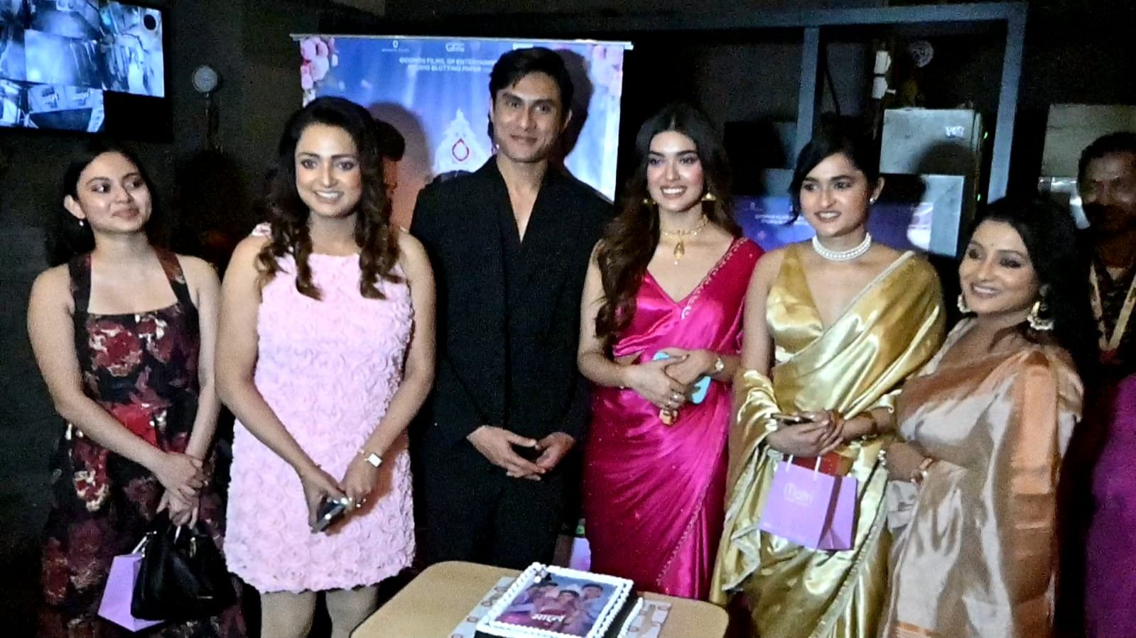 প্রেমের গল্প নিয়ে বড় পর্দায় ‘মন মানে না’—স্বাদে আহ্লাদের সহযোগিতায় জমজমাট প্রিমিয়ার।