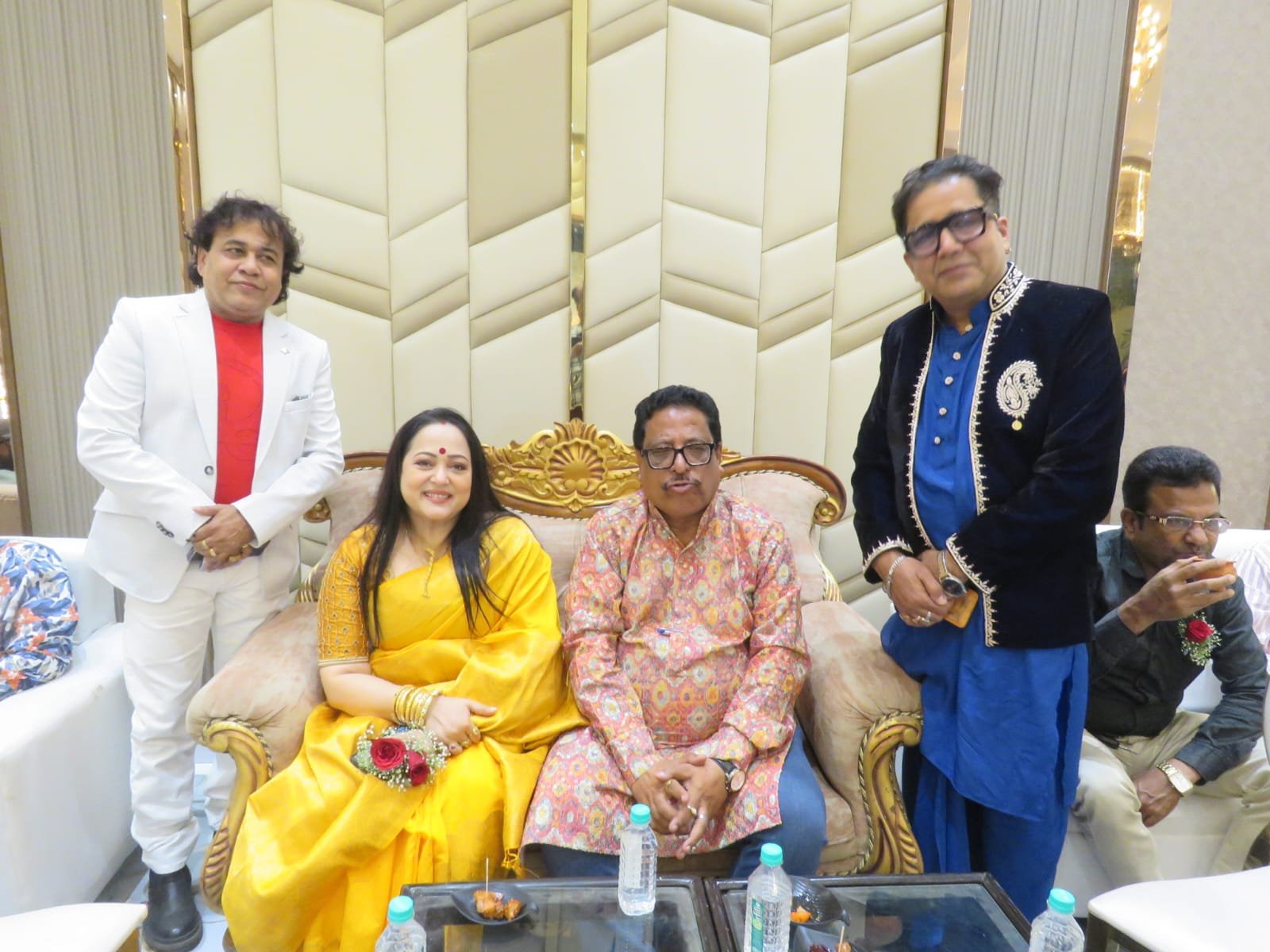 রাজারহাটে পথ চলা শুরু করল ‘ফ্লাওয়ার গার্ডেন ব্যাঙ্কুয়েট’, সূচনালগ্নে সঙ্গী হলেন অপরাজিতা আঢ্য। রাজারহাটে পথ চলা শুরু করল ‘ফ্লাওয়ার গার্ডেন ব্যাঙ্কুয়েট’, সূচনালগ্নে সঙ্গী হলেন অপরাজিতা আঢ্য।