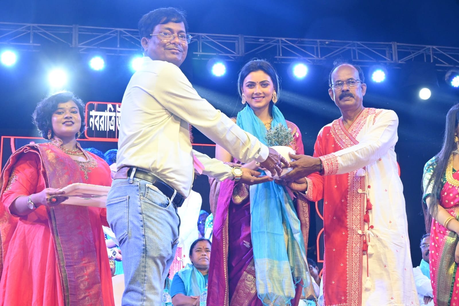 হলদিয়ায় নবরাত্রি উৎসবের সঙ্গে সেবার অনন্য দৃষ্টান্ত।