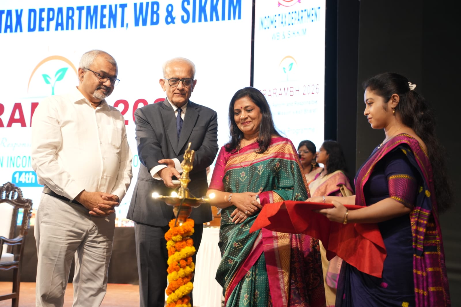 প্রধান মুখ্য আয়কর আয়ুক্ত, পশ্চিমবঙ্গ ও সিকিম অঞ্চল দপ্তর দ্বারা “প্রারম্ভ ২০২৬” এক বৃহৎ জনসচেতনতামূলক কর্মসূচির সূচনা। প্রধান মুখ্য আয়কর আয়ুক্ত, পশ্চিমবঙ্গ ও সিকিম অঞ্চল দপ্তর দ্বারা “প্রারম্ভ ২০২৬” এক বৃহৎ জনসচেতনতামূলক কর্মসূচির সূচনা।