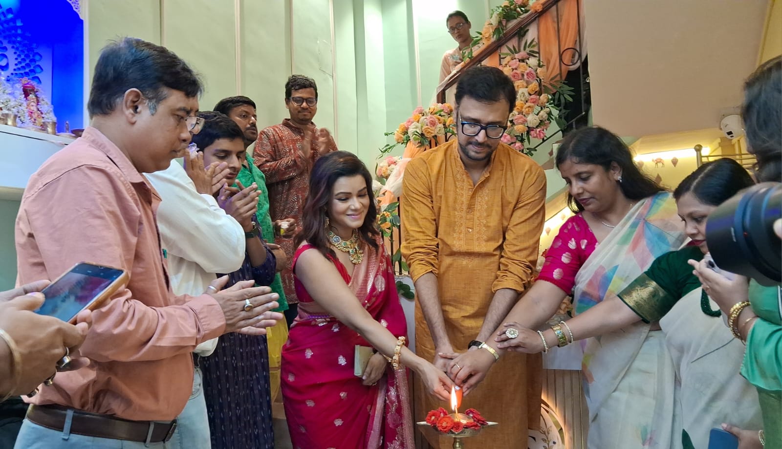 ভারতীয় ঐতিহ্য ও তাঁত,খাদি সহ স্বদেশি বস্ত্রের সম্ভার নিয়ে পুজোর আগে কলকাতায় শুরু হল ‘দ্য অরা গ্যালারি’….
