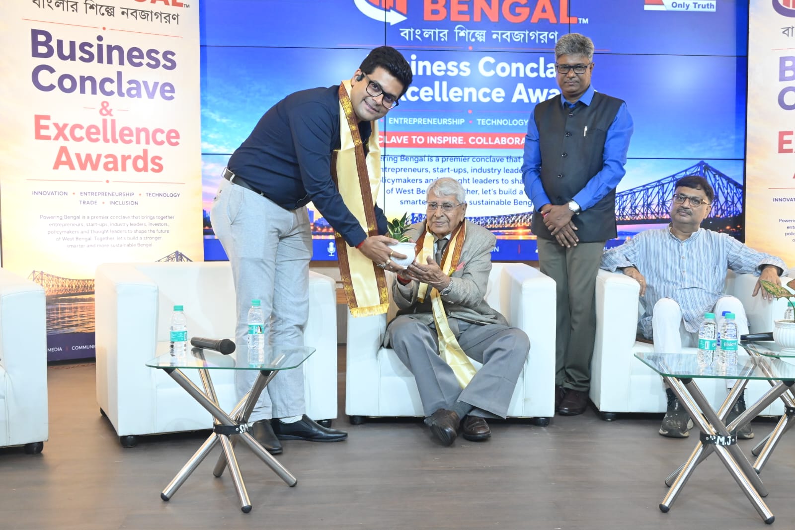 powering bengal onkar bangla h- ‘পাওয়ারিং বেঙ্গল’-এ বাংলার সাফল্যের স্বীকৃতি, শিল্প-উদ্যোগ-প্রযুক্তি-সমাজসেবায় কৃতীদের সম্মাননা জানাল। powering bengal onkar bangla h- ‘পাওয়ারিং বেঙ্গল’-এ বাংলার সাফল্যের স্বীকৃতি, শিল্প-উদ্যোগ-প্রযুক্তি-সমাজসেবায় কৃতীদের সম্মাননা জানাল।