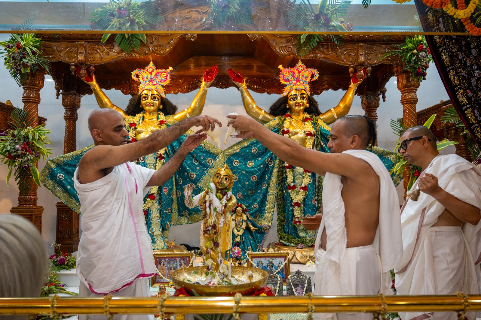 মায়াপুরের গৌর-নিতাই মন্দিরে পালিত হল জন্মাষ্টমী ও নন্দ উৎসবমায়াপুরের গৌর নিতাই মন্দিরে পালিত হল জন্মাষ্টমী ও নন্দ উৎসব। মায়াপুরের গৌর-নিতাই মন্দিরে পালিত হল জন্মাষ্টমী ও নন্দ উৎসবমায়াপুরের গৌর নিতাই মন্দিরে পালিত হল জন্মাষ্টমী ও নন্দ উৎসব।